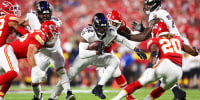 Image: Baltimore Ravens v Kansas City Chiefs derrick henry rushes ball against kansas city chiefs